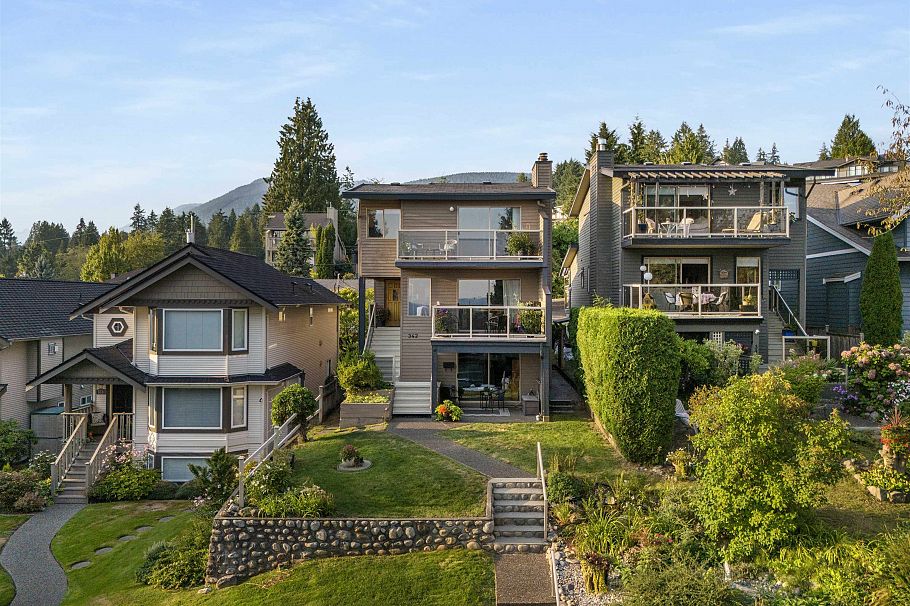 342 E 26th Street North Vancouver, BC - 3