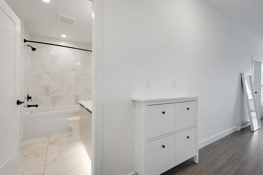 404 2408 Grant Street Vancouver, BC - 29