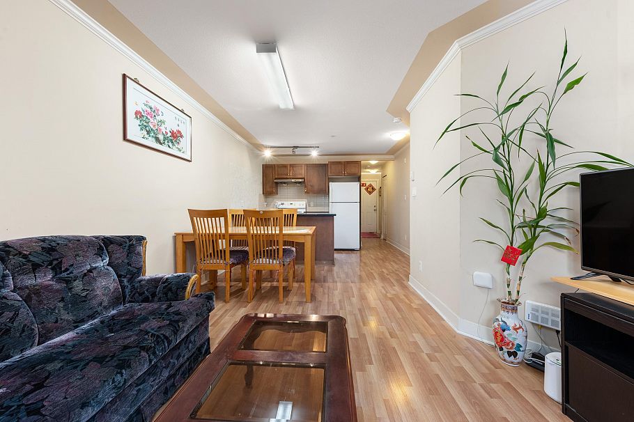 218 2265 E Hastings Street Vancouver, BC - 4