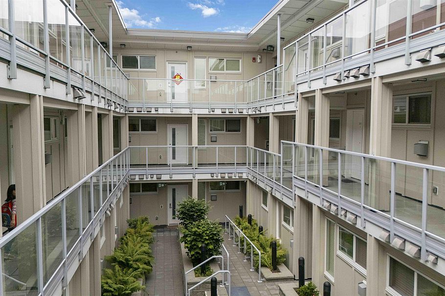 PH8 1838 Renfrew Street Vancouver, BC - 39