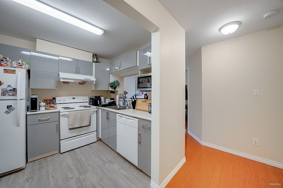 202 2505 E Broadway Avenue Vancouver, BC - 7