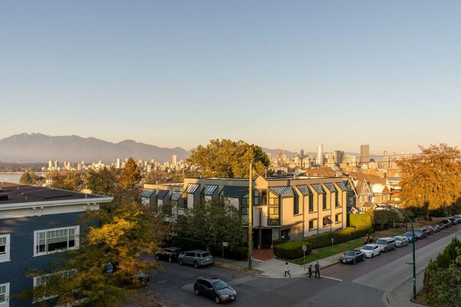 402 2216 W 3rd Avenue Vancouver, BC - 2
