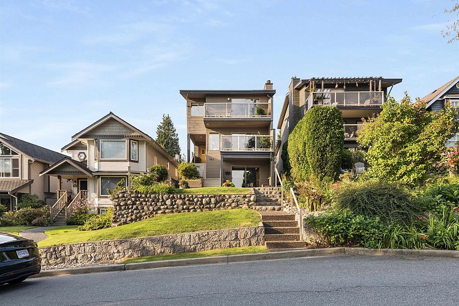 342 E 26th Street North Vancouver, BC - 1