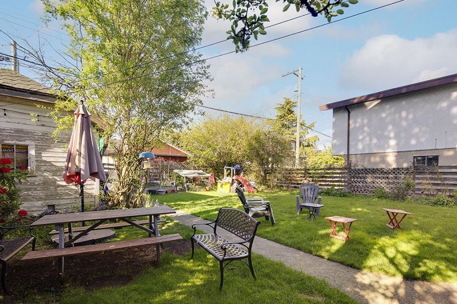 1373 W 64th Avenue Vancouver, BC - 12