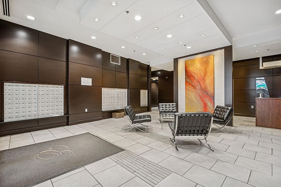 239 188 Keefer Place Vancouver, BC - 3