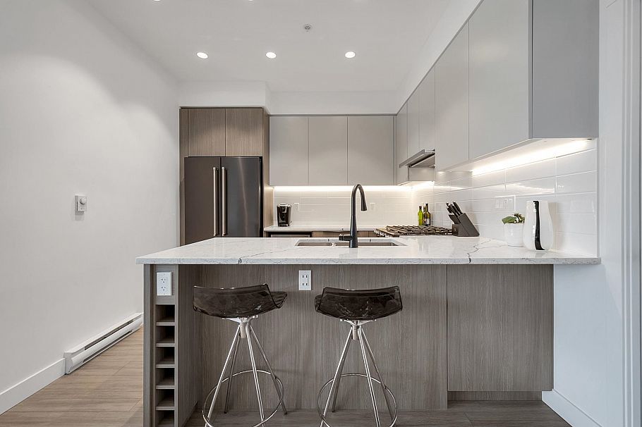 404 2408 Grant Street Vancouver, BC - 3