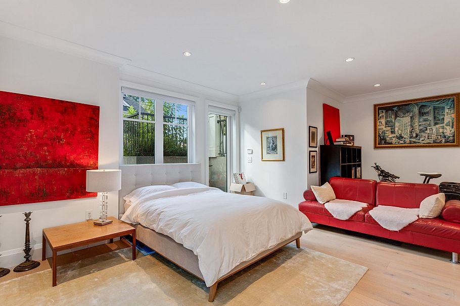 345 E 20th Street North Vancouver, BC - 33