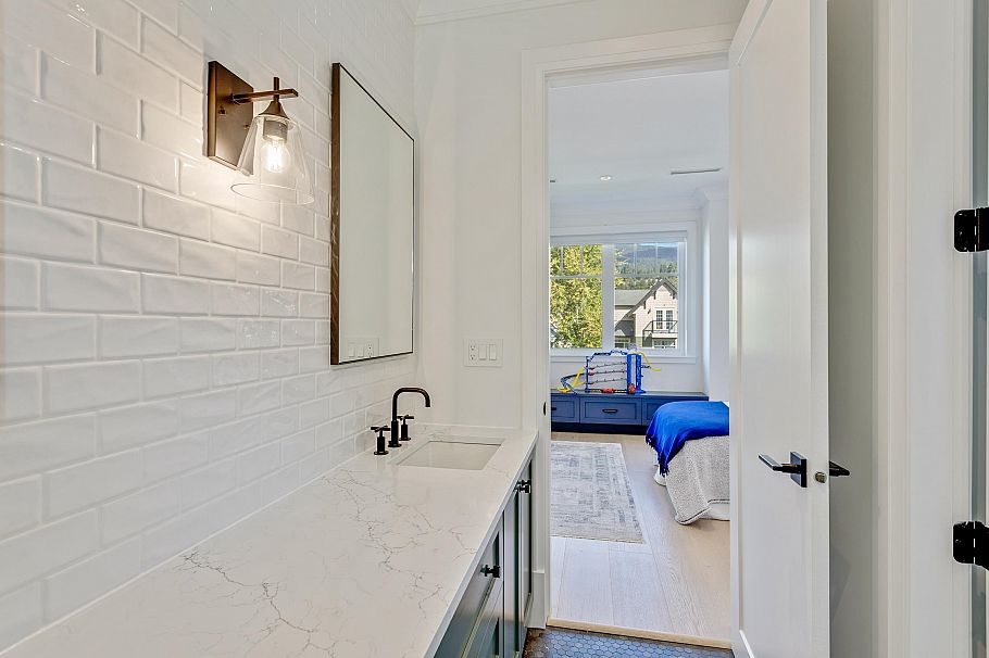 345 E 20th Street North Vancouver, BC - 24