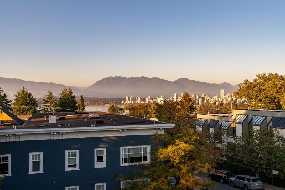 402 2216 W 3rd Avenue Vancouver, BC - 1