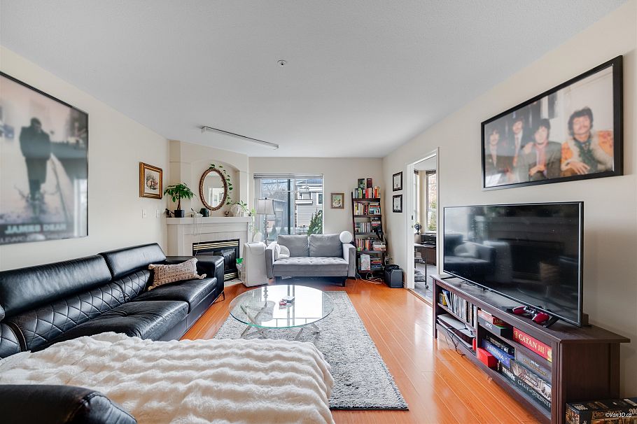 202 2505 E Broadway Avenue Vancouver, BC - 4
