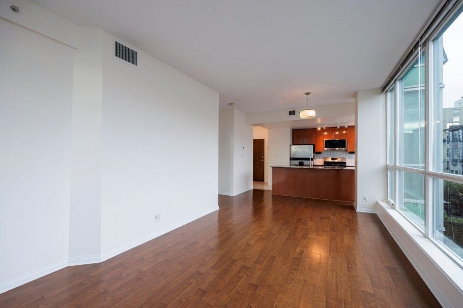 501 138 E Esplanade North Vancouver, BC - 4