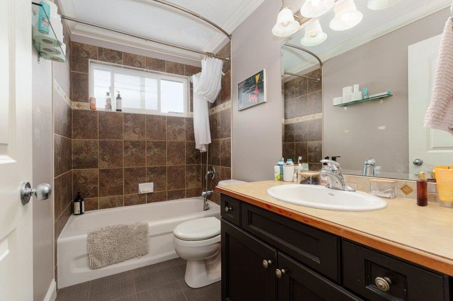 331 W 14th Street North Vancouver, BC - 21