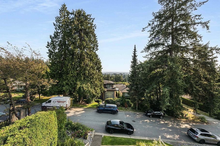 342 E 26th Street North Vancouver, BC - 27