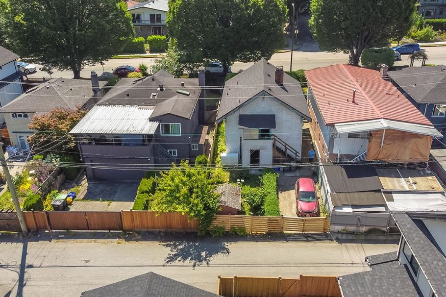 1165 E 33rd Avenue Vancouver, BC - 9
