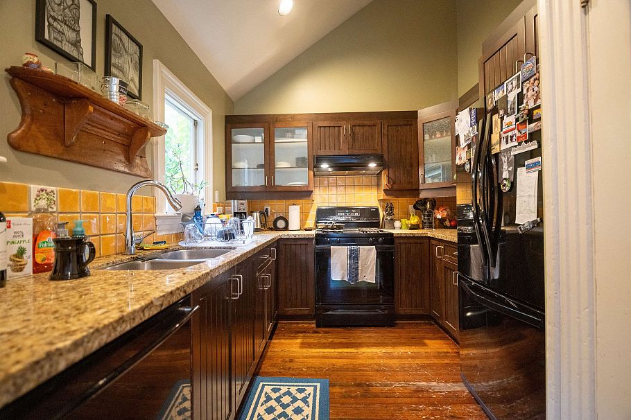 1119 Pendrell Street Vancouver, BC - 12