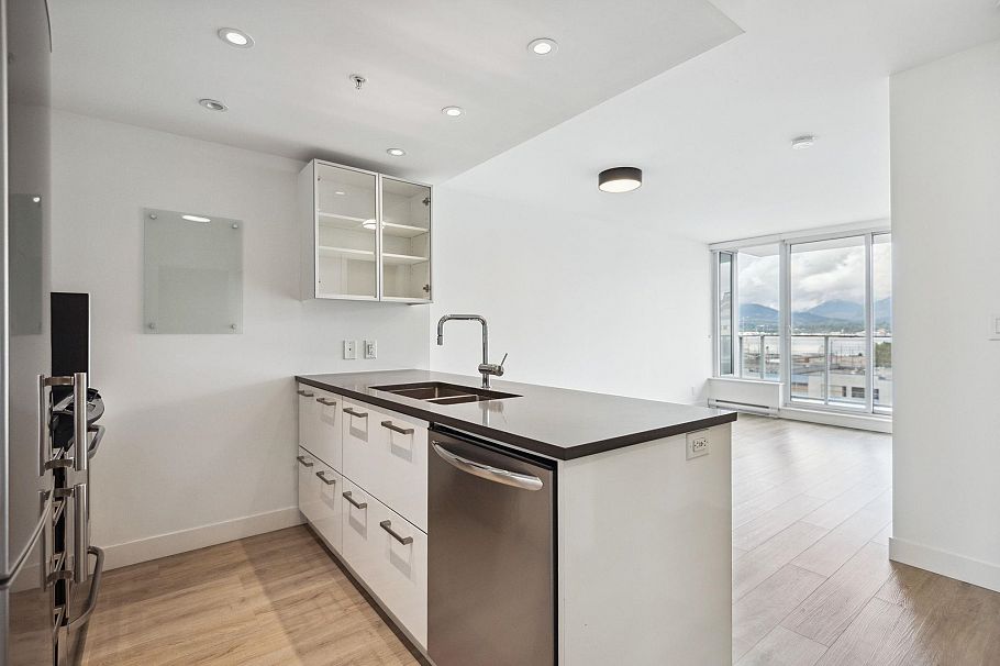 553 955 E Hastings Street Vancouver, BC - 4
