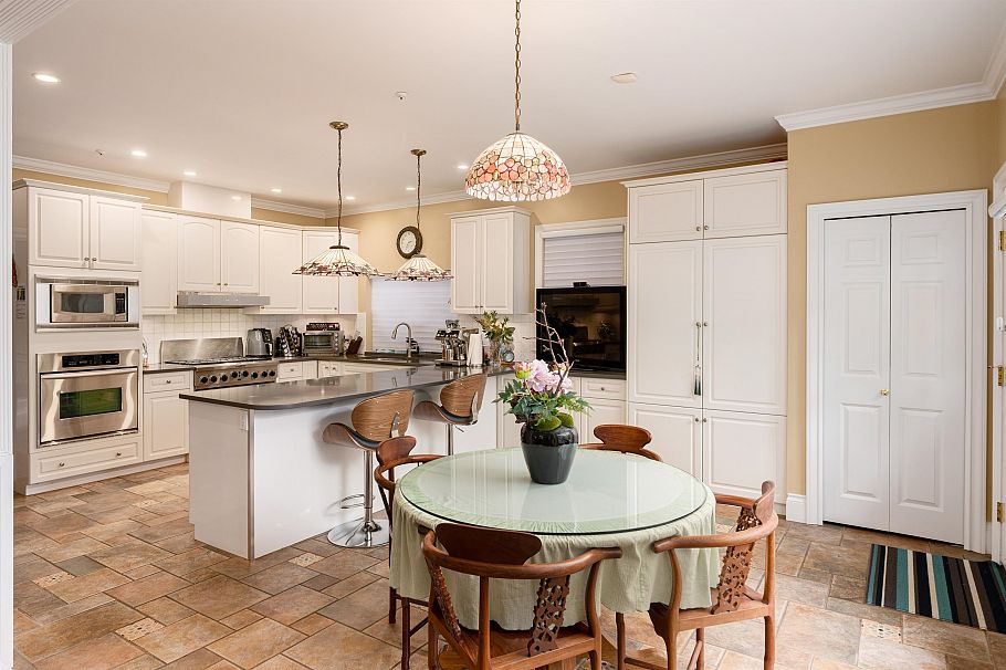 2087 W 18th Avenue Vancouver, BC - 18