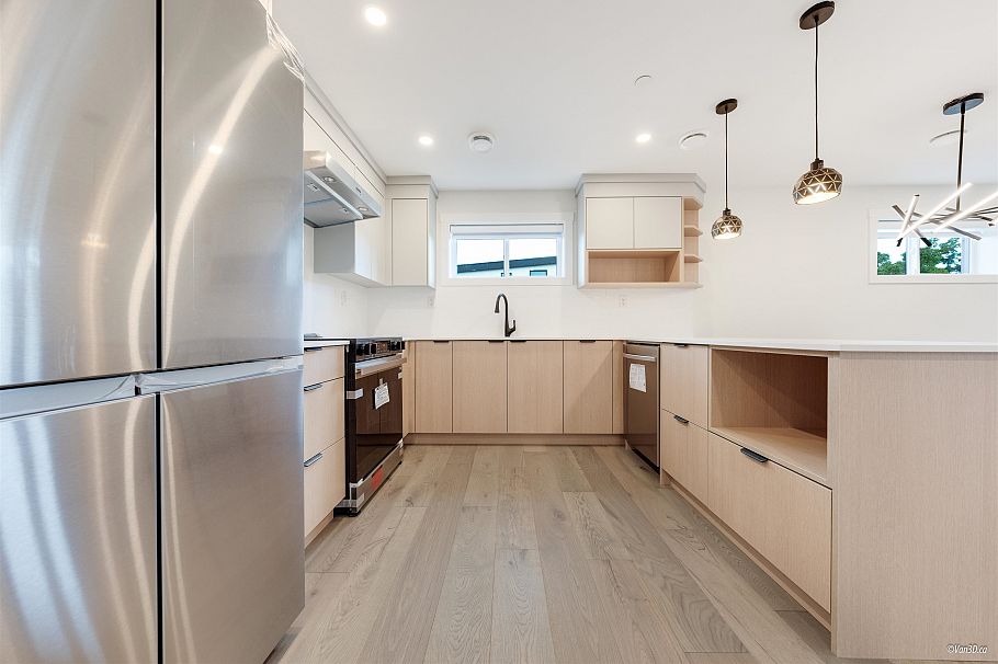 202 5092 Slocan Street Vancouver, BC - 5