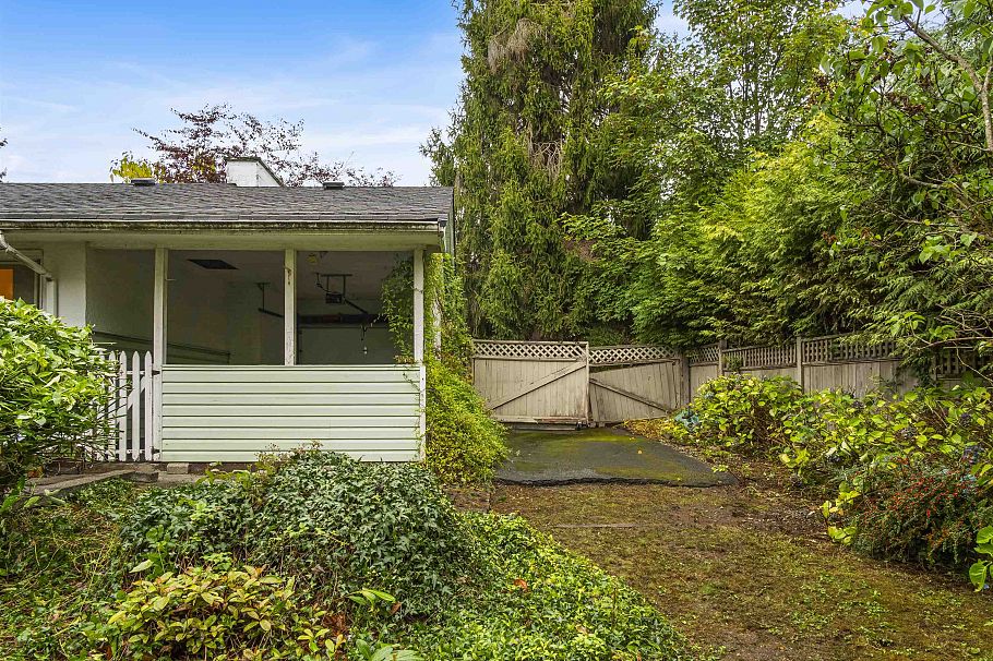 651 Kerry Place North Vancouver, BC - 31