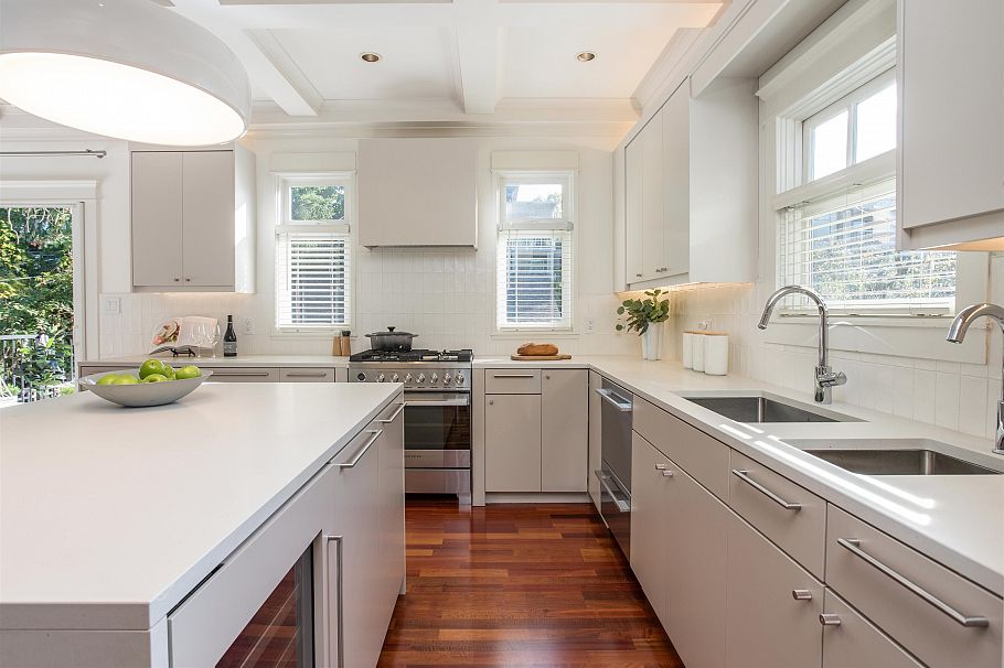 3242 W 3rd Avenue Vancouver, BC - 10