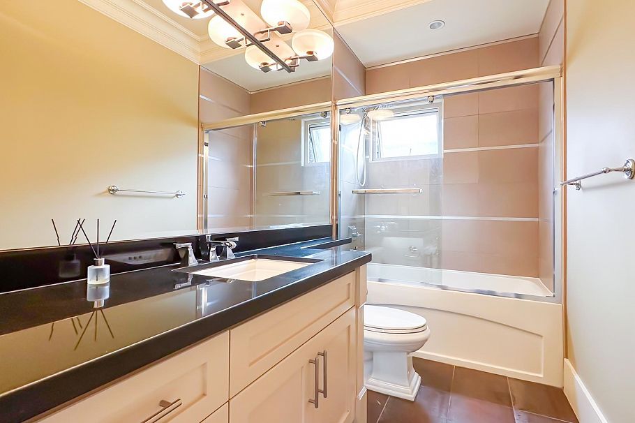 2978 W 21st Avenue Vancouver, BC - 30