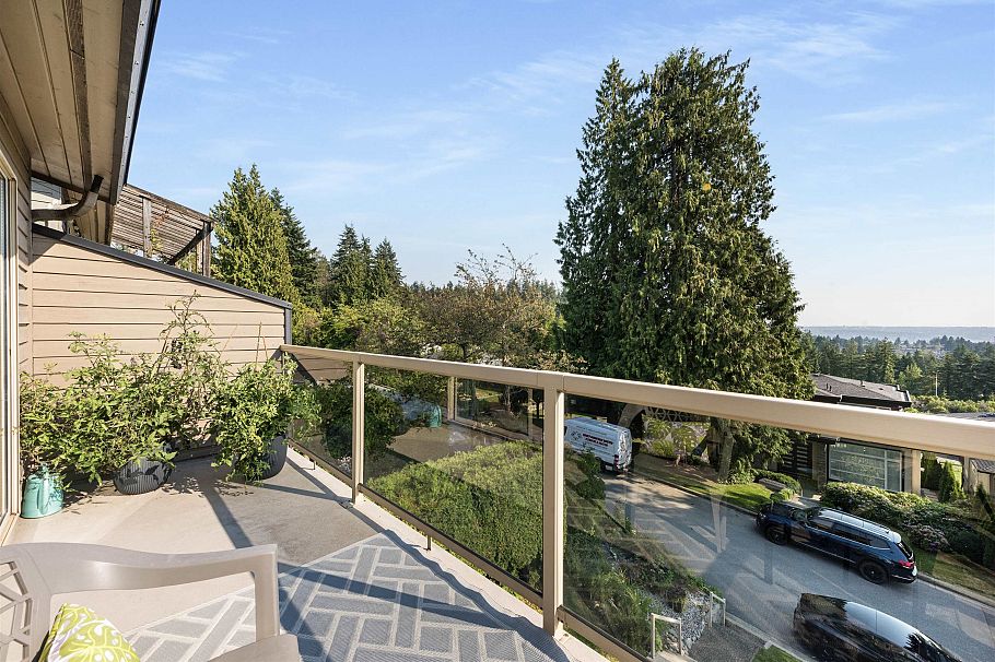 342 E 26th Street North Vancouver, BC - 26