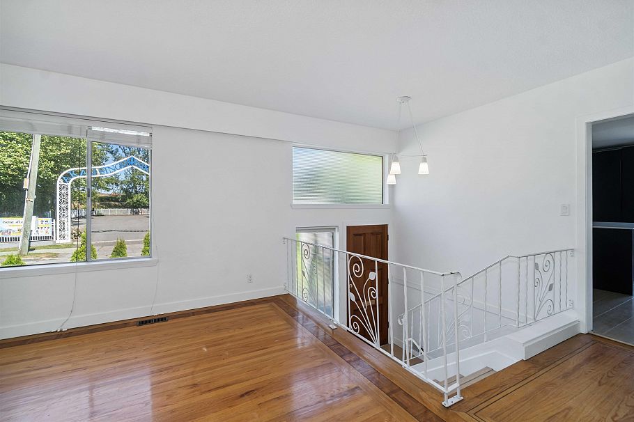 1825 Skeena Street Vancouver, BC - 2