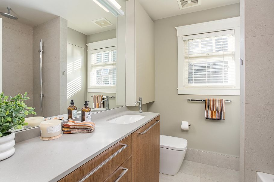 3242 W 3rd Avenue Vancouver, BC - 28