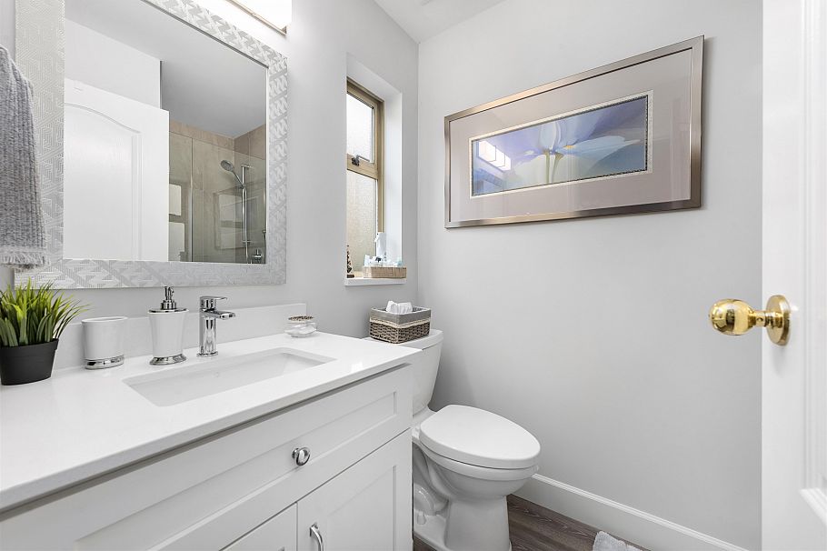 342 E 26th Street North Vancouver, BC - 34