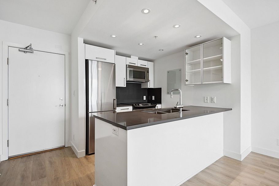 553 955 E Hastings Street Vancouver, BC - 3