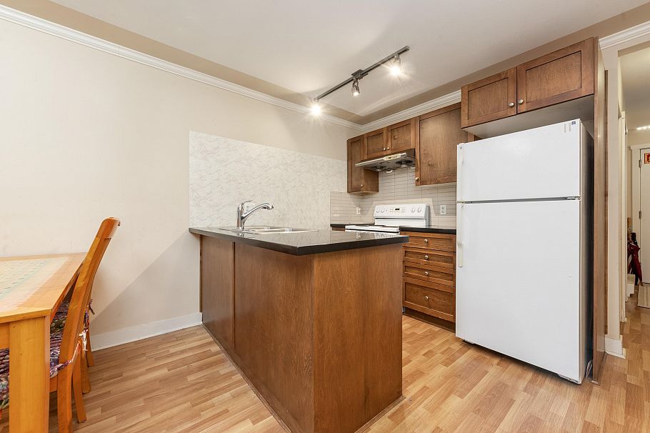 218 2265 E Hastings Street Vancouver, BC - 6