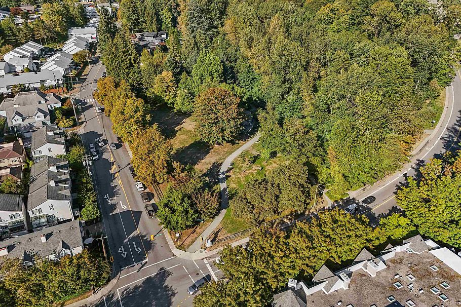 1621 Fell Avenue North Vancouver, BC - 31