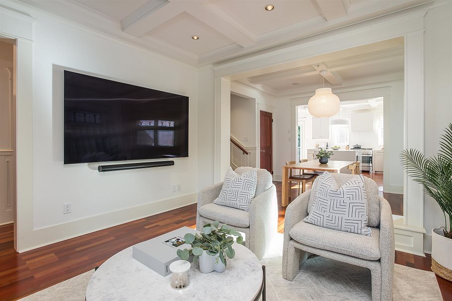 3242 W 3rd Avenue Vancouver, BC - 6