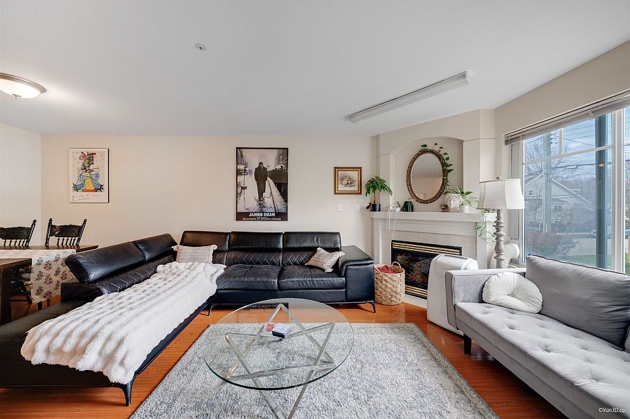 202 2505 E Broadway Avenue Vancouver, BC - 1