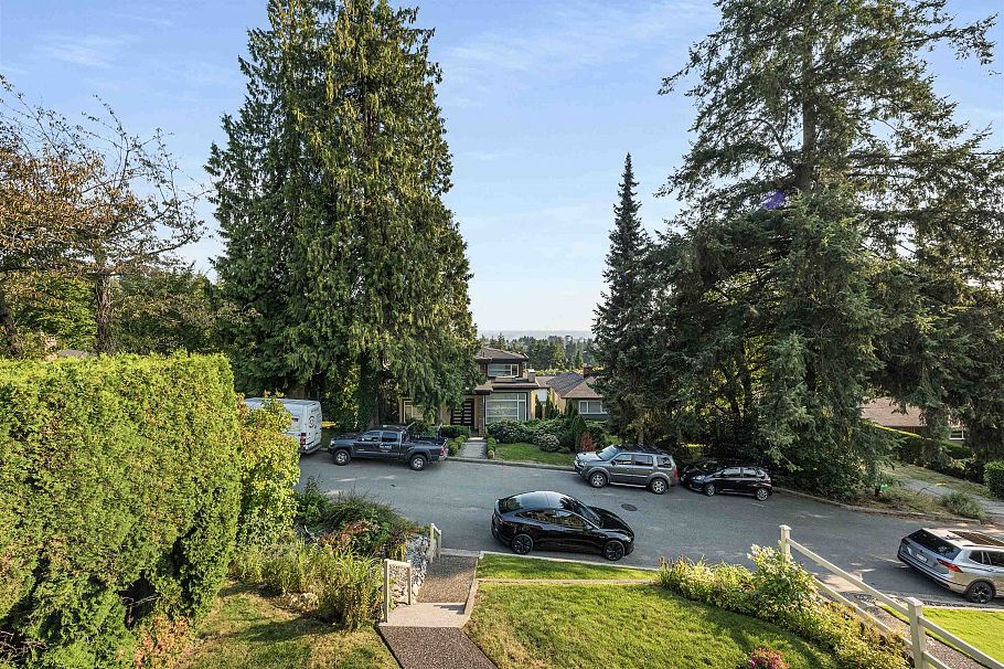 342 E 26th Street North Vancouver, BC - 7