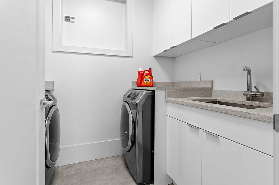 3726 W 35th Avenue Vancouver, BC - 35