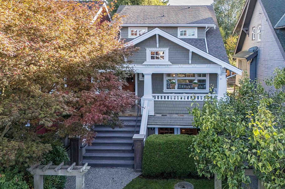 3242 W 3rd Avenue Vancouver, BC - 1