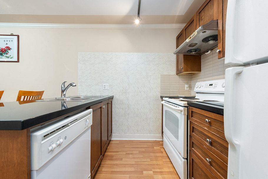 218 2265 E Hastings Street Vancouver, BC - 5