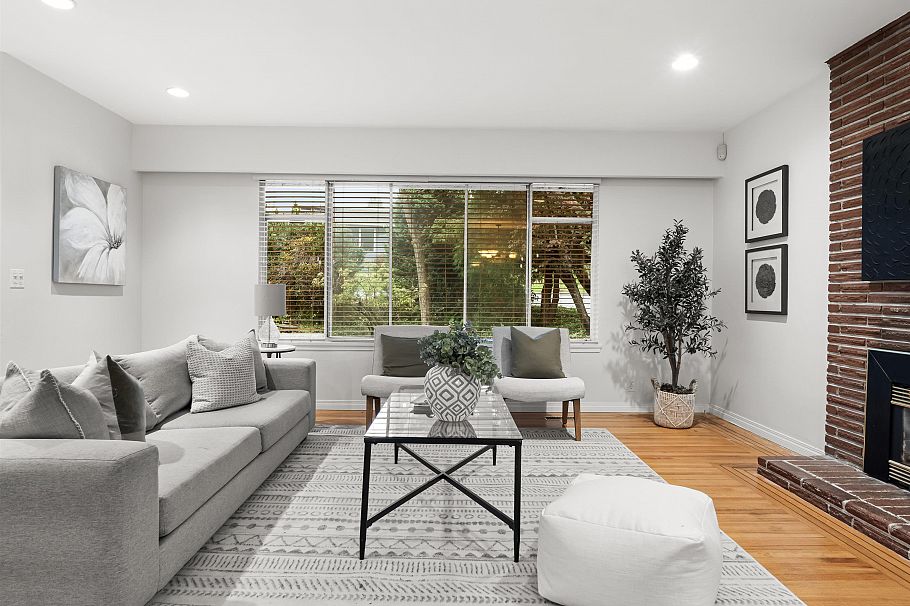 651 Kerry Place North Vancouver, BC - 3