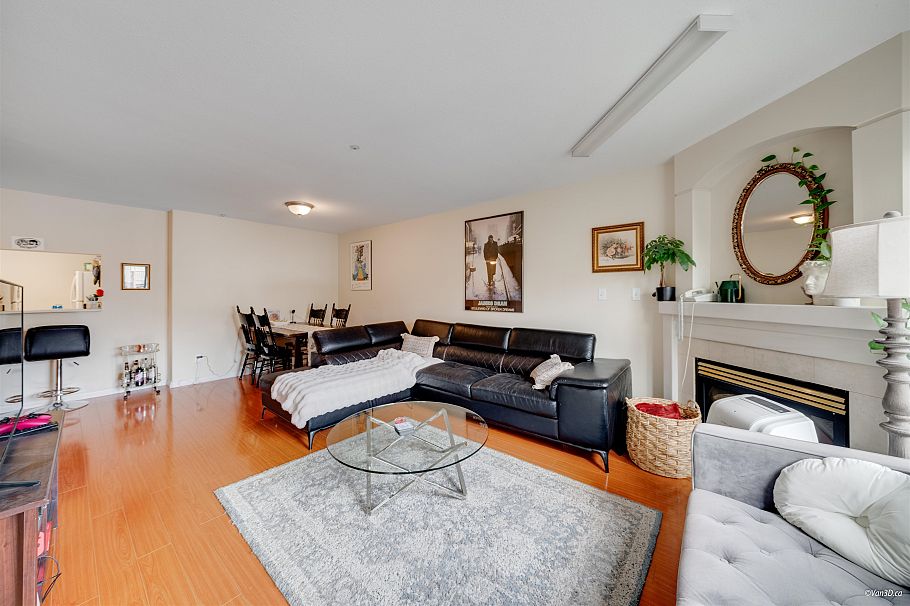 202 2505 E Broadway Avenue Vancouver, BC - 2
