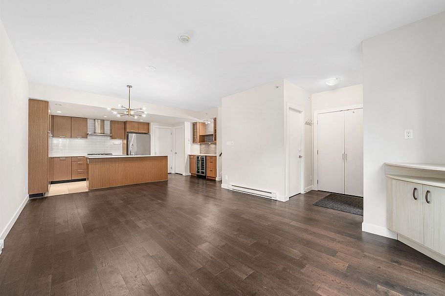 2389 Scotia Street Vancouver, BC - 5