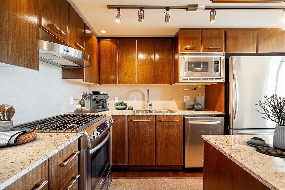 PH3 683 W Victoria Park North Vancouver, BC - 12