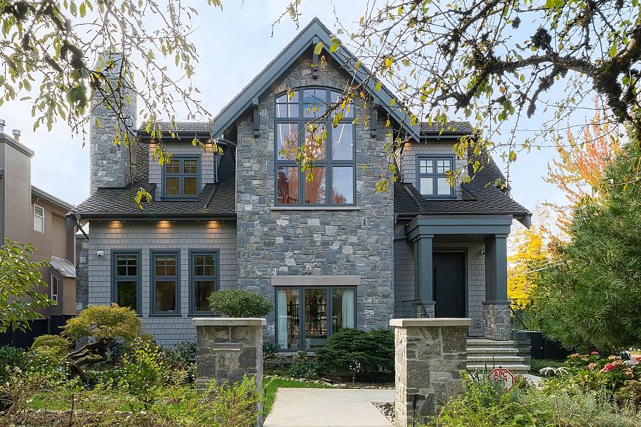 3792 W 34th Avenue Vancouver, BC - 1