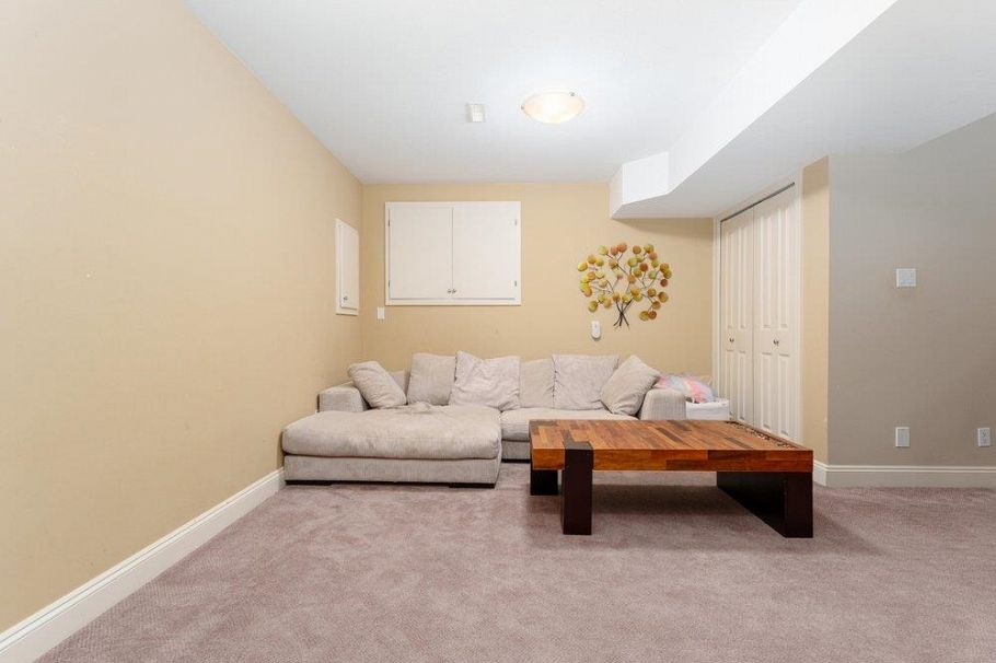 331 W 14th Street North Vancouver, BC - 29