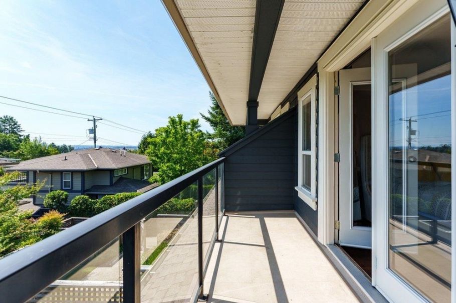 331 W 14th Street North Vancouver, BC - 25