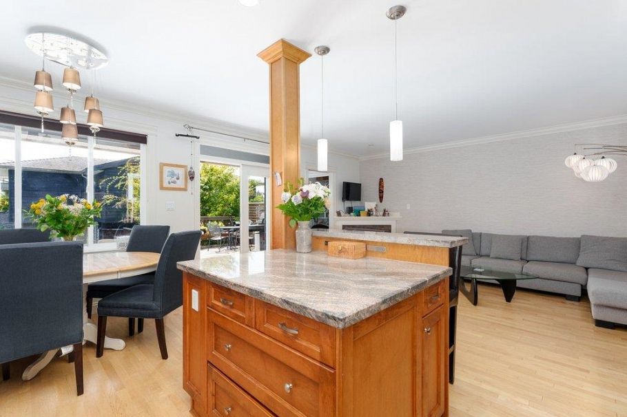 331 W 14th Street North Vancouver, BC - 13