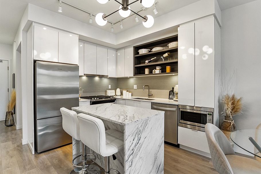 519 725 Marine Drive North Vancouver, BC - 3