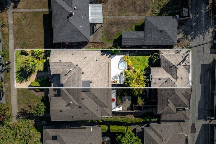 331 W 14th Street North Vancouver, BC - 5