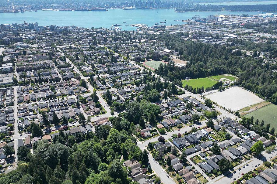 1949 Mahon Avenue North Vancouver, BC - 25