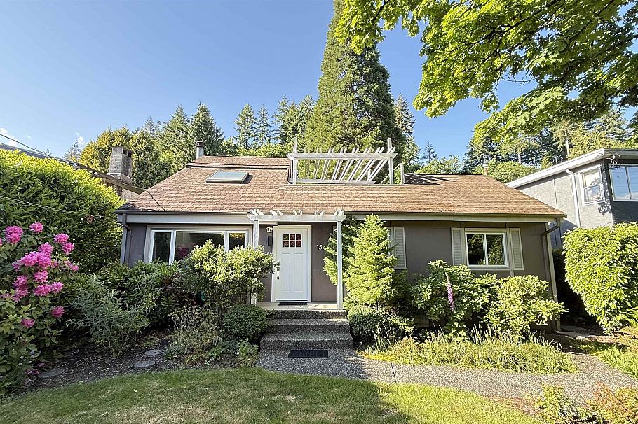 1546 Hope Road North Vancouver, BC - 1